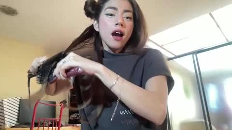 Snapshot of sexyaliceskay chatting on December 16, 5:29 pm Alice Skay online show from December 16, 5:29 pm