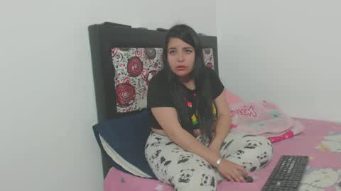 Snapshot of sexyandhorny2024 chatting on December 28, 3:04 am sexyandhorny2024 online show from December 28, 3:04 am