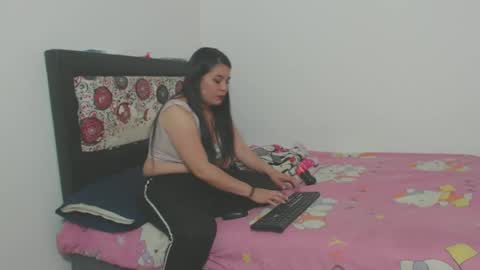 Snapshot of sexyandhorny2024 chatting on January 1, 6:15 am sexyandhorny2024 online show from January 1, 6:15 am