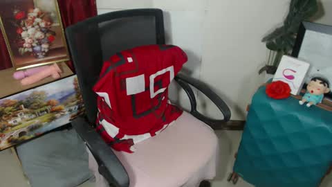 Snapshot of sexyasian_lady chatting on February 14, 10:14 pm Chloe online show from February 14, 10:14 pm