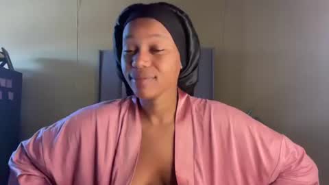 Snapshot of sexyasszeeee chatting on October 3, 9:17 am sexyasszeeee online show from October 3, 9:17 am