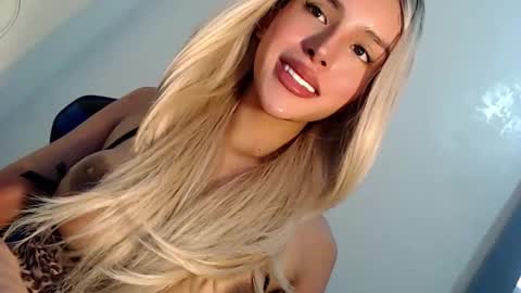 Snapshot of sexybite1 chatting on February 15, 5:41 am Seraphina Blaze online show from February 15, 5:41 am