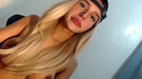 Snapshot of sexybite1 chatting on February 18, 11:00 am Seraphina Blaze online show from February 18, 11:00 am