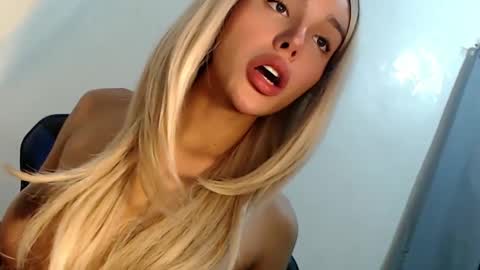 Snapshot of sexybite1 chatting on February 22, 10:18 am Seraphina Blaze online show from February 22, 10:18 am