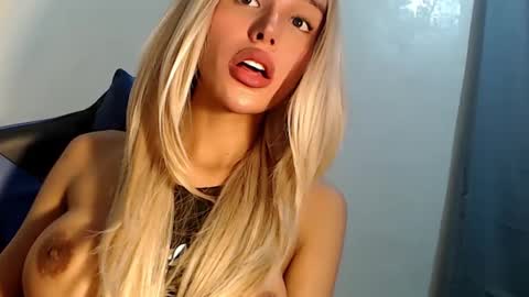 Snapshot of sexybite1 chatting on March 5, 10:22 am Seraphina Blaze online show from March 5, 10:22 am