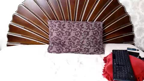 Snapshot of sexyblondebush chatting on February 3, 6:22 am Lana online show from February 3, 6:22 am