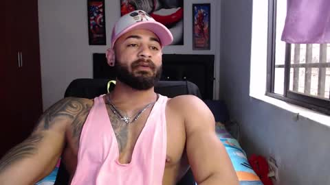 Snapshot of sexybody3224 chatting on December 25, 9:43 pm said online show from December 25, 9:43 pm