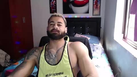 Snapshot of sexybody3224 chatting on December 31, 8:23 pm said online show from December 31, 8:23 pm