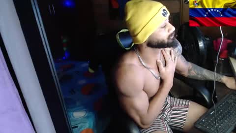 Snapshot of sexybody3224 chatting on January 5, 3:43 am said online show from January 5, 3:43 am