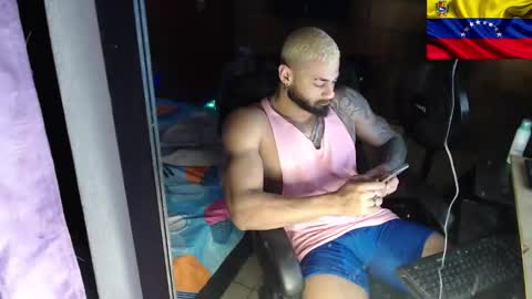 Snapshot of sexybody3224 chatting on January 20, 11:43 pm said online show from January 20, 11:43 pm