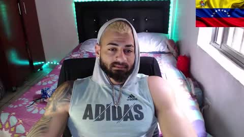 Snapshot of sexybody3224 chatting on January 25, 8:10 pm said online show from January 25, 8:10 pm