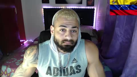 Snapshot of sexybody3224 chatting on January 25, 11:11 pm said online show from January 25, 11:11 pm