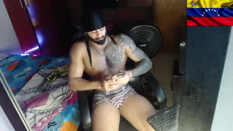 Snapshot of sexybody3224 chatting on January 30, 1:44 am said online show from January 30, 1:44 am