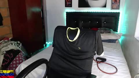 Snapshot of sexybody3224 chatting on February 8, 11:02 pm said online show from February 8, 11:02 pm