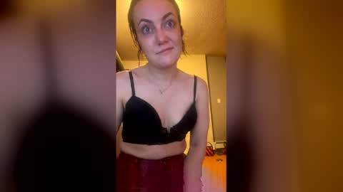 sexybriiiixoxox online show from May 3, 3:56 am