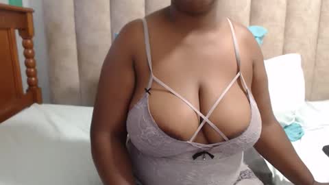 sexybustyxx online show from January 15, 2:43 pm