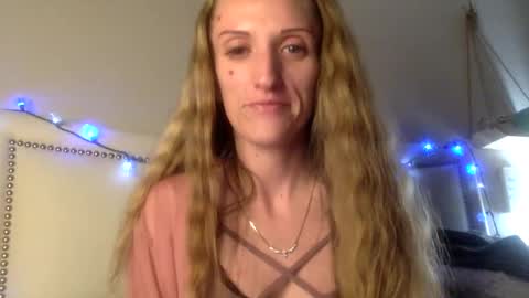 Snapshot of sexycanilla91 chatting on December 2, 6:09 am KendalLove317 online show from December 2, 6:09 am