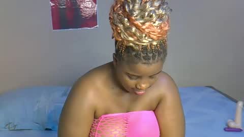 sexycecile33 online show from April 29, 12:37 am