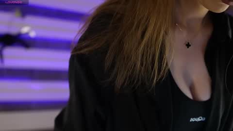 Snapshot of sexycelline chatting on November 17, 5:13 am Celline online show from November 17, 5:13 am