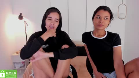 Snapshot of sexychanell_18 chatting on January 12, 12:44 pm chanell and yina online show from January 12, 12:44 pm