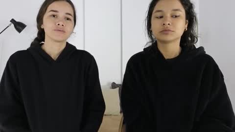 chanell and yina online show from December 19, 1:18 pm