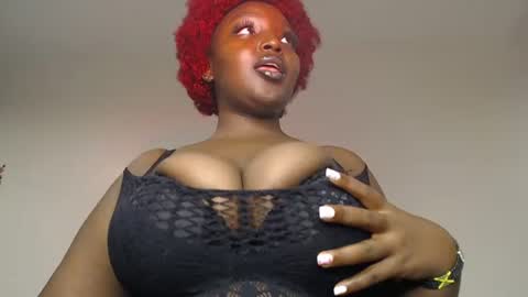 Snapshot of sexychocco_ chatting on June 22, 5:43 pm sexychocco online show from June 22, 5:43 pm