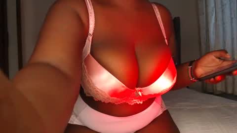 Snapshot of sexychocco_ chatting on July 14, 10:32 am sexychocco online show from July 14, 10:32 am