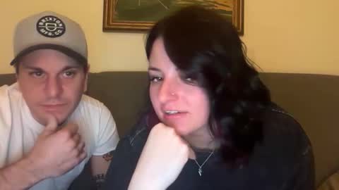 sexycouple41110 online show from April 2, 3:15 am