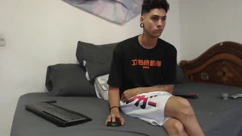 Snapshot of sexydarkhunter2 chatting on November 13, 8:52 pm Mike online show from November 13, 8:52 pm