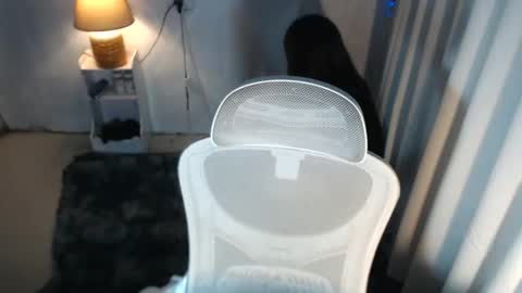 Snapshot of sexydevine_34 chatting on November 16, 1:22 am Devine online show from November 16, 1:22 am