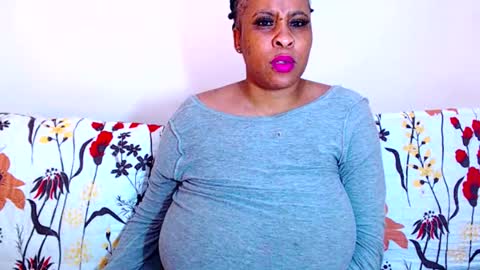 Snapshot of sexyebonylove89 chatting on December 15, 5:12 am sexyebonylove89 online show from December 15, 5:12 am