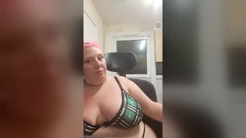 Wouldntyouliketoknow online show from July 14, 9:42 pm