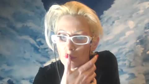 Snapshot of sexyeni chatting on January 10, 8:26 pm ENI pvt moan your name WHEN I M NOT online you tell me in SNAPCHAT deal yes add me... FREE TWITTER magiconline101...... online show from January 10, 8:26 pm