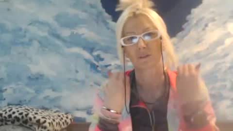 Snapshot of sexyeni chatting on January 20, 12:04 am ENI pvt moan your name WHEN I M NOT online you tell me in SNAPCHAT deal yes add me... FREE TWITTER magiconline101...... online show from January 20, 12:04 am