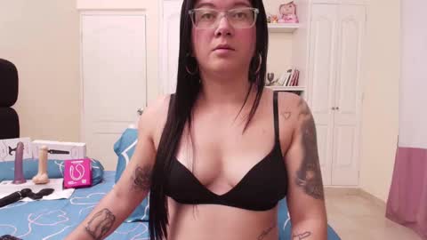 Snapshot of sexyeva_25 chatting on October 7, 4:09 am Eva online show from October 7, 4:09 am