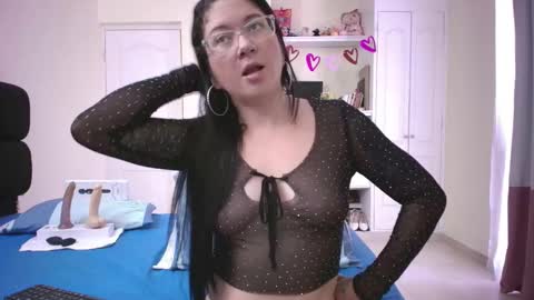 Snapshot of sexyeva_25 chatting on February 18, 8:49 pm Eva online show from February 18, 8:49 pm