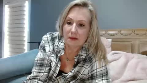 Snapshot of sexyfloridamilf chatting on January 4, 4:43 pm LisaisLuscious online show from January 4, 4:43 pm