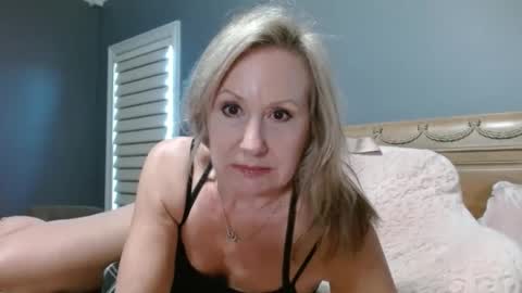 Snapshot of sexyfloridamilf chatting on January 14, 9:20 pm LisaisLuscious online show from January 14, 9:20 pm