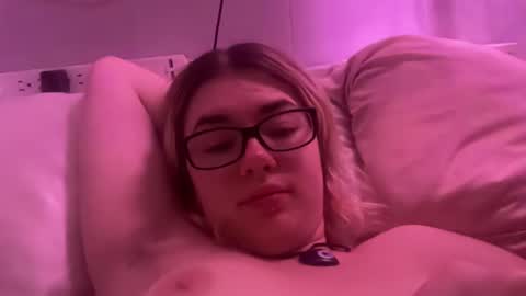 sexyflower21555 online show from December 3, 4:36 am