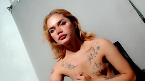 sexyhotbabe18 online show from March 24, 12:04 am