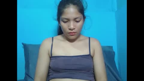 Snapshot of sexyhotmom_25 chatting on March 28, 5:18 am rose online show from March 28, 5:18 am