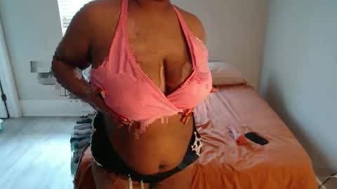 Snapshot of sexyisback_ chatting on June 7, 6:33 pm Care Bear Twin online show from June 7, 6:33 pm