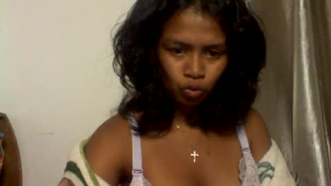 Snapshot of sexylarra12 chatting on May 18, 4:07 am sexylarra12 online show from May 18, 4:07 am