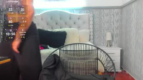 laura online show from April 2, 11:08 am