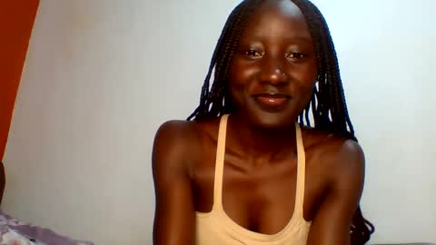 Snapshot of sexylucia5 chatting on May 19, 9:43 pm sexylucia5 online show from May 19, 9:43 pm