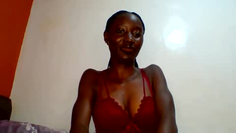 Snapshot of sexylucia5 chatting on June 2, 10:39 am sexylucia5 online show from June 2, 10:39 am
