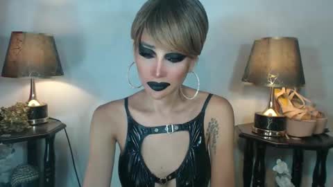 Snapshot of sexylusty2258 chatting on October 10, 5:28 am Queen Sofia online show from October 10, 5:28 am
