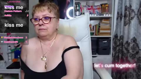 Snapshot of sexylynette4u chatting on January 24, 8:13 am sexylynette4u online show from January 24, 8:13 am