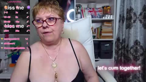 Snapshot of sexylynette4u chatting on February 2, 1:52 pm sexylynette4u online show from February 2, 1:52 pm