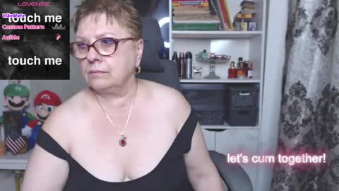 Snapshot of sexylynette4u chatting on October 20, 9:21 am sexylynette4u online show from October 20, 9:21 am